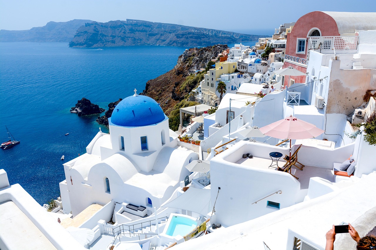 santorini-5960352_1280.jpg